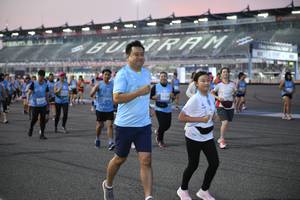 BIB: 
                            <button type="button" onclick="openModal(10463366)" class="btn btn-primary btn-sm float-right btn-popup" data-toggle="modal" data-target=".modal-high-quality">
                        <i class="fas fa-shopping-cart"></i> Add to Cart
                    </button>
                                            <button type="button" onclick="isThisMe(10463366, true)" class="btn btn-success btn-sm float-right btn-popup btn-isme hidden" data-toggle="tooltip" data-placement="bottom" title="นี่คือรูปของคุณใช่ไหม คลิกที่นี่เพื่อเอาเข้าอัลบั้ม">
                        <i class="fas fa-plus"></i> Add to album
                    </button>
                    <button type="button" onclick="isThisMe(10463366, false)" class="btn btn-warning btn-sm float-right btn-popup btn-isnotme hidden">
                        <i class="fas fa-ban"></i> Remove from album
                    </button>